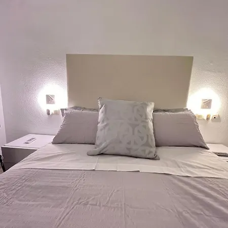 Malagatravelbook Piscina Y Parking Gratis Малага