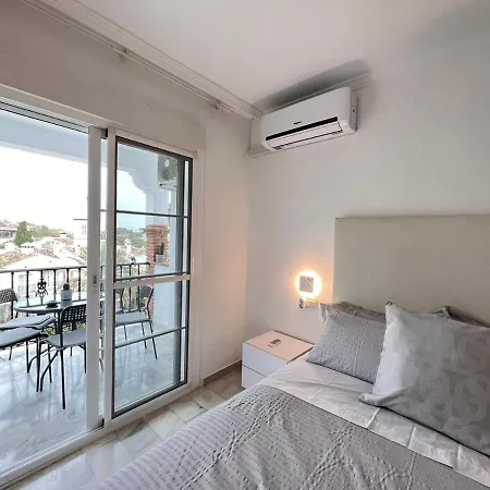Malagatravelbook Piscina Y Parking Gratis Málaga