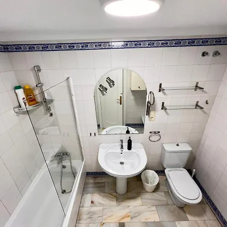 Malagatravelbook Piscina Y Parking Gratis Malaga