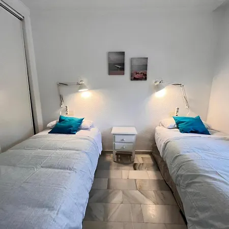 Malagatravelbook Piscina Y Parking Gratis Málaga