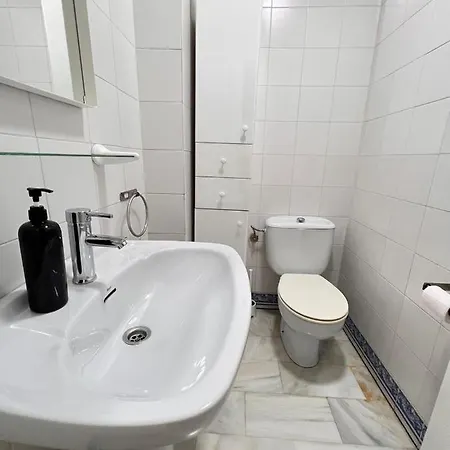 Malagatravelbook Piscina Y Parking Gratis Málaga