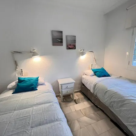 Malagatravelbook Piscina Y Parking Gratis * Малага